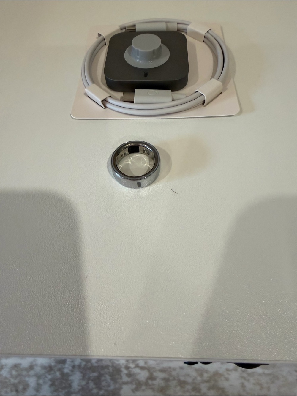 OURA RING *GEN 4* - Picture 2 of 3